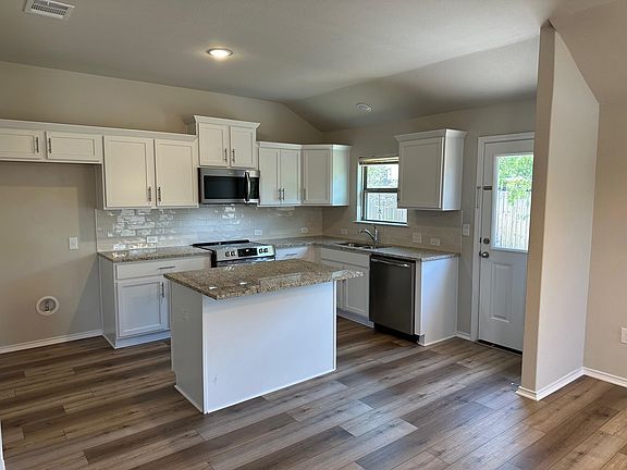 3rd image of 844 Driftwood Ln
