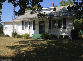 8013 Smith Rd, Berrien Center, MI 49102