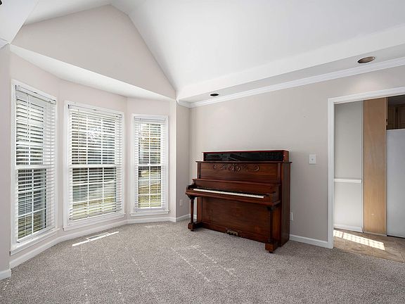 4th image of 6804 Candlewood Ln