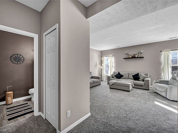 3rd image of 612 S Settlers Ln