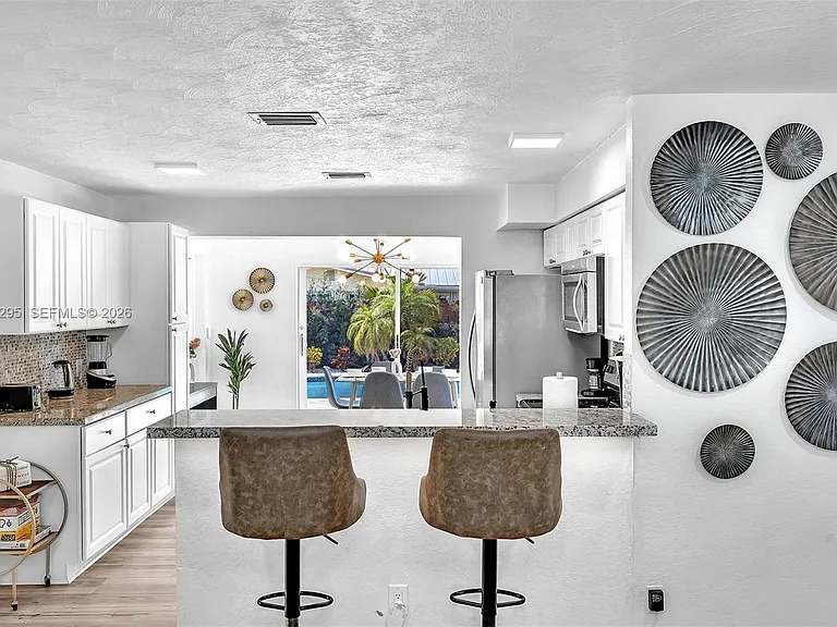 4633 SW 28th Ave — Photo 17
