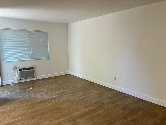 5th image of 225 Tahoe Ave APT B