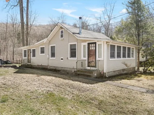 82 Lakefront Road, Putnam Valley, NY 10579