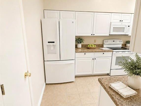 4th image of 1203 Saxony Cir APT C