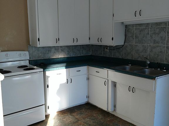 2nd image of 805 W 9th St