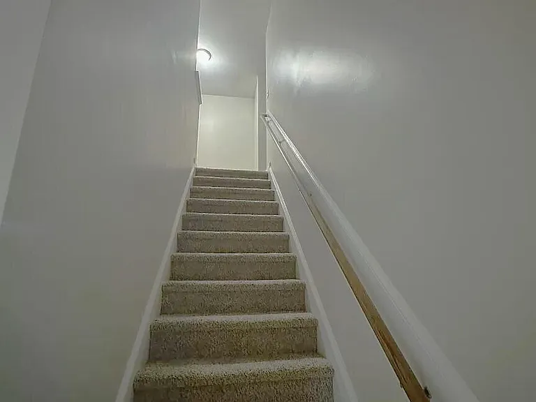203 Ashton Ct — Photo 15