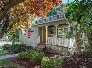 11 Crest Hill Rd, Verona, NJ 07044