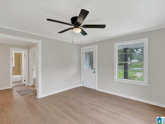 5th image of 2099 Cherry Ave