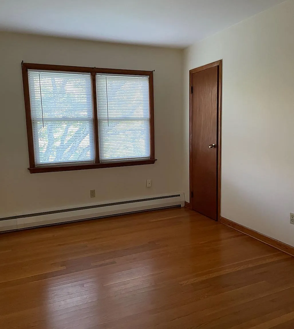 3 bed, 1000 sqft, $2,500 — Photo 1