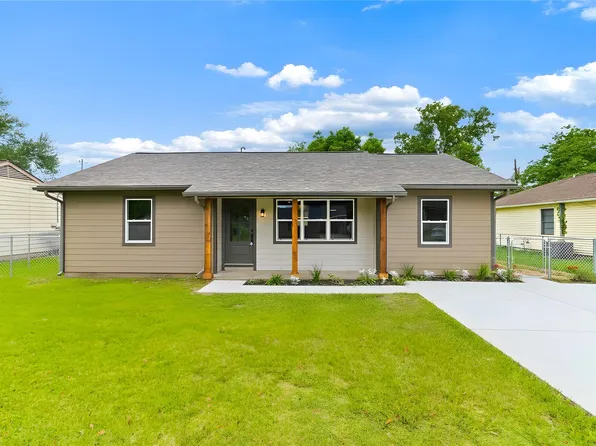 1108 Nottingham Dr, Angleton, TX 77515