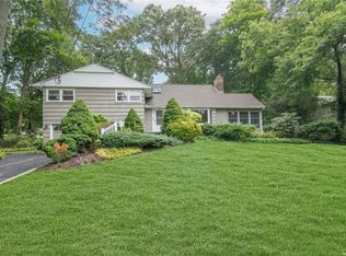 1 Sherwood Dr, Huntington, NY 11743