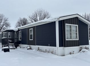 1735 Blackhawk Dr, Marion, IA 52302