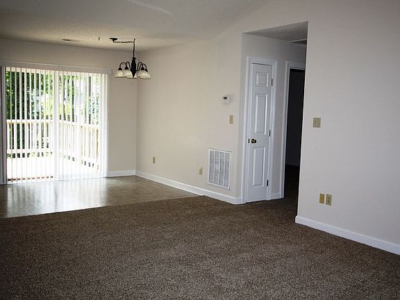 5th image of 1687 Scarborough Rd