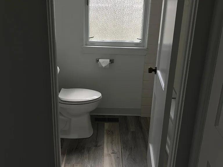 810 Spring St — Photo 7