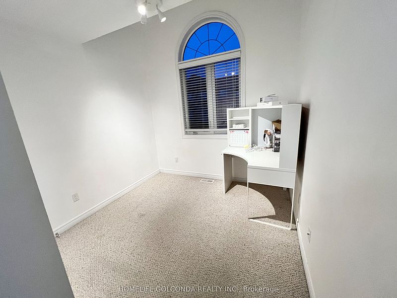 Oakville Townhouse for rent - 4 Bedrooms — photo 18