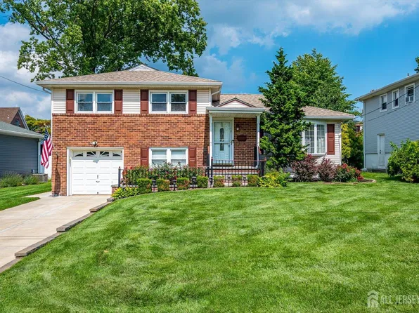 12 Dixon Dr, Woodbridge, NJ 07095