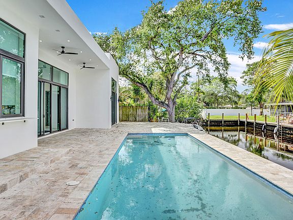 5th image of 4455 SW 26th Ave