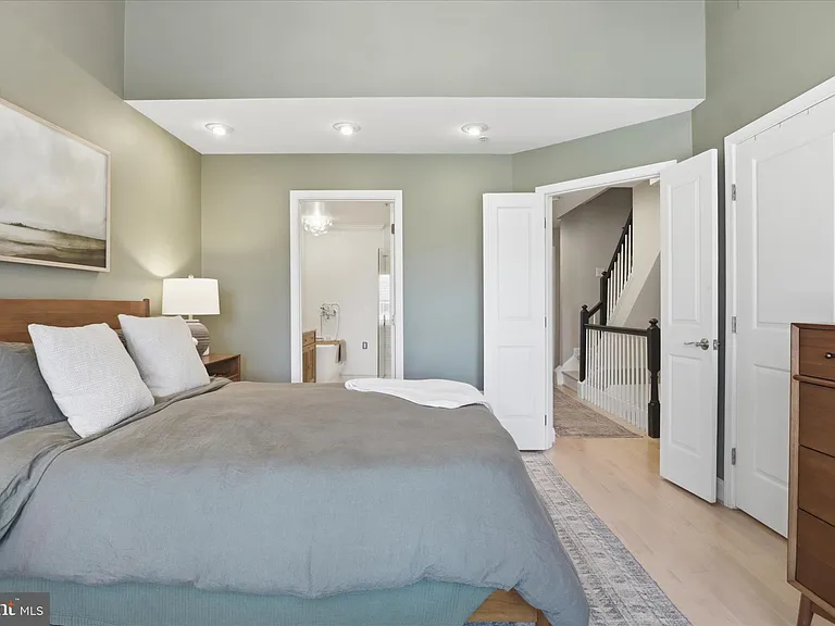 301 S Henry St — Photo 21