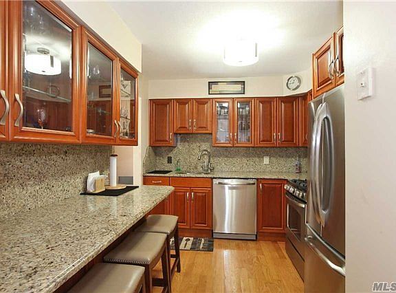 5th image of 62 Cobbleridge Ln