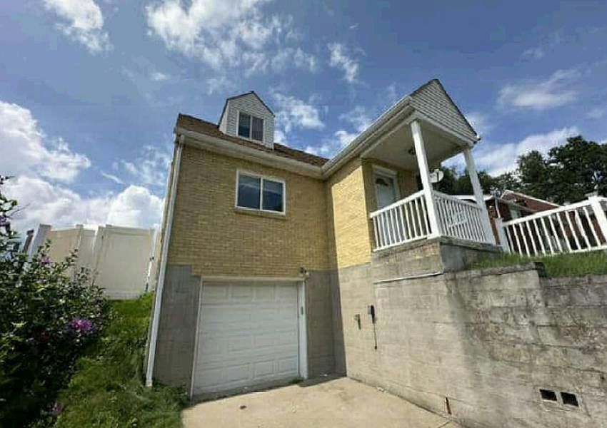 1st image of 811 Division St