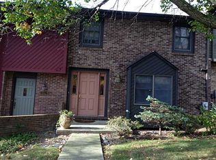 1060 Queens Dr, Coraopolis, PA 15108