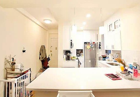 3rd image of 106 W 69th St #9AA