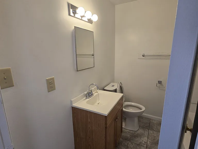 501 W Grace St #B — Photo 6