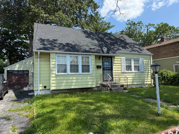 450 Rhodes Lane, West Hempstead, NY 11552