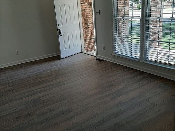 2nd image of 211 Hunter Dr