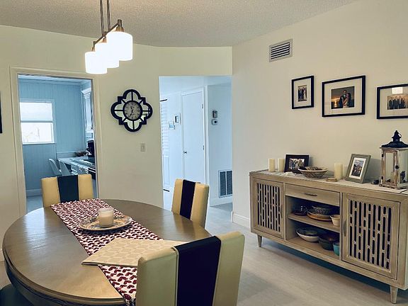 4th image of 2620 SW 22nd Avenue SW #1010