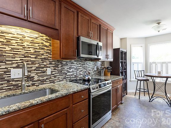 3rd image of 120 Arbor Ridge Rd