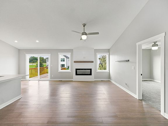 4th image of 216 NW Lexington Dr