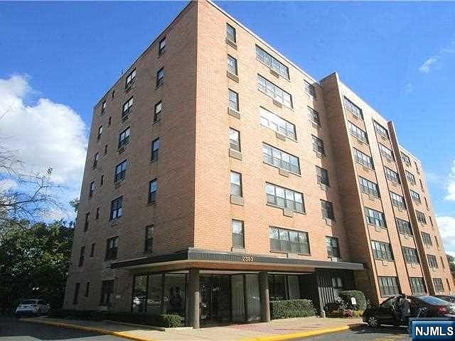 1st image of 2352 Linwood Ave APT 7H