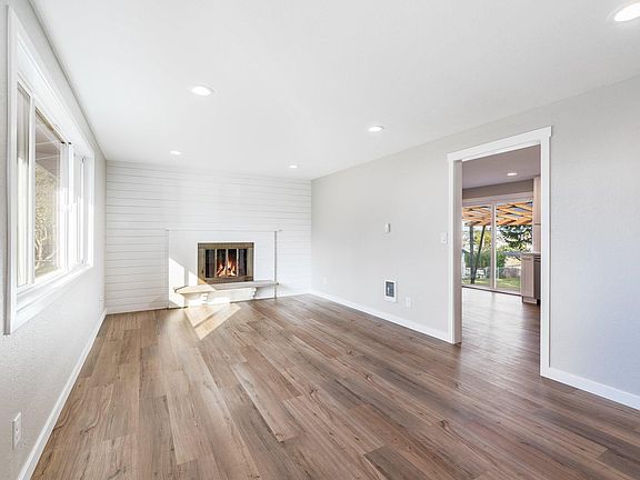 3rd image of 4323 N Huson St