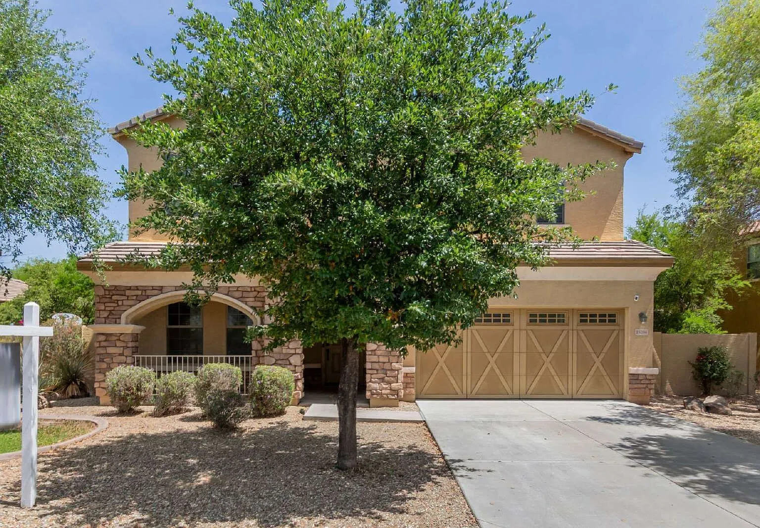 3 bed, 2.5 bath, 2417 sqft, $2,295 — Photo 2