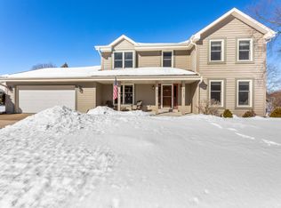 W236N6185 Pine Ter, Sussex, WI 53089