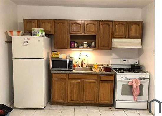 2nd image of 531 Cleveland St Floor 2