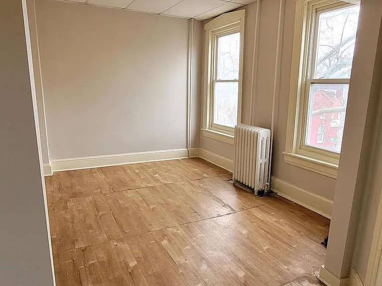 19 S 11th St #3 — Photo 9