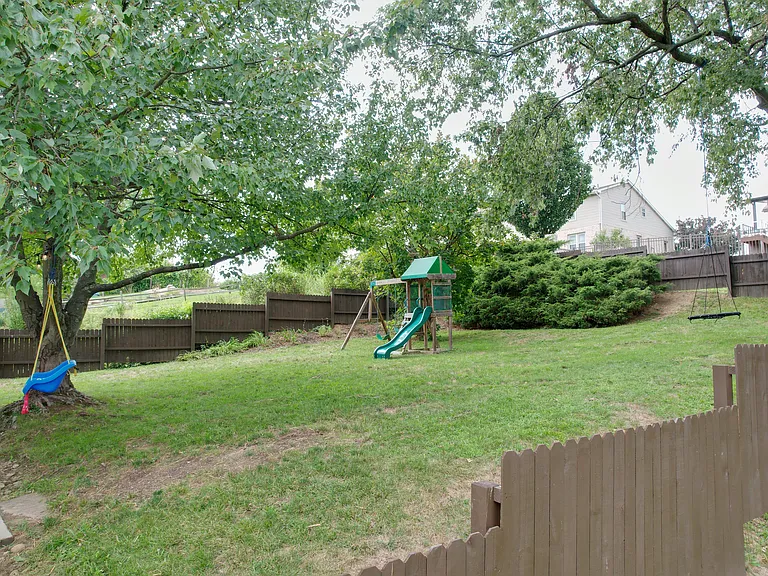 40 W Manilla Ave — Photo 18