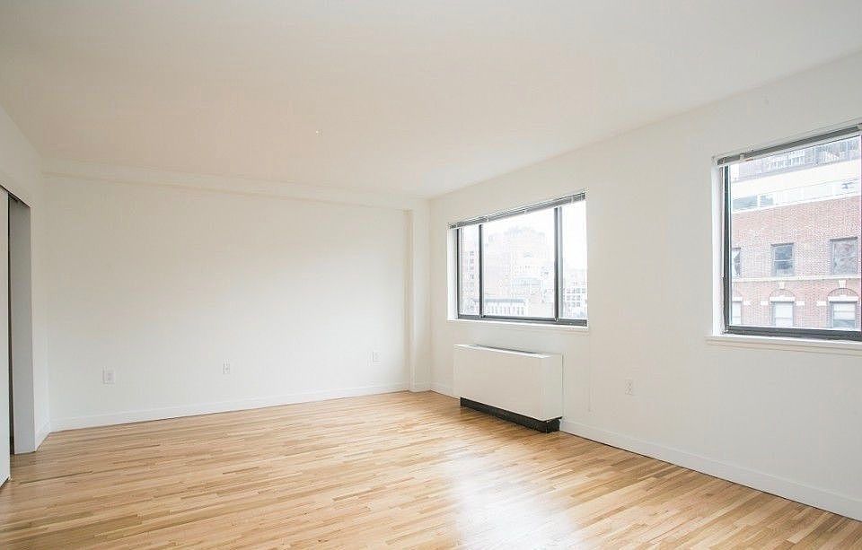 1st image of 345 W 30th St Penthouse D1