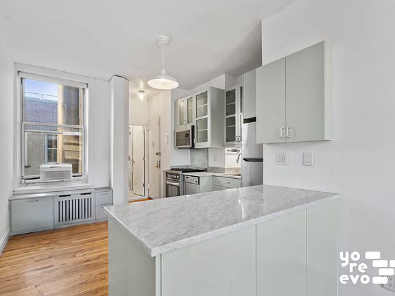 4th image of 101 Thompson St APT 33