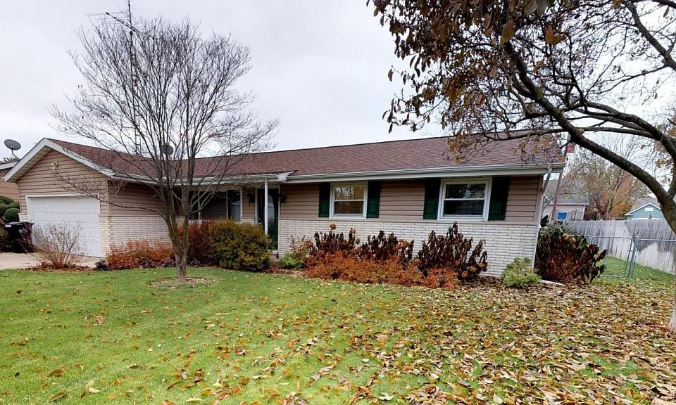 1st image of 4030 Woodland Ln