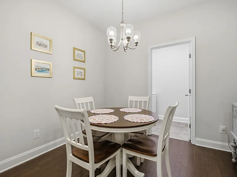 257 Claremont Ct — Photo 14