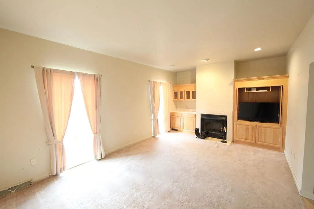 120 N Woodland Rd photo 1