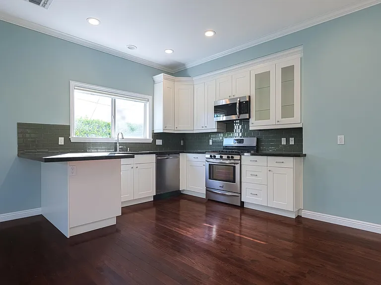 809 N La Jolla Ave — Photo 13