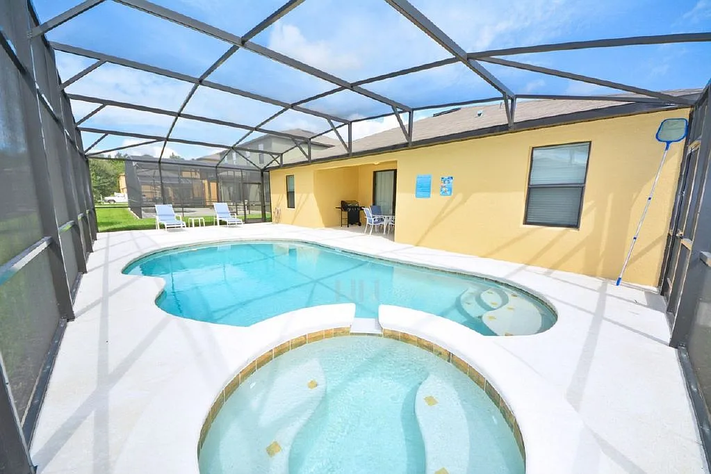 5 bed, 2110 sqft, $3,150 — Photo 2