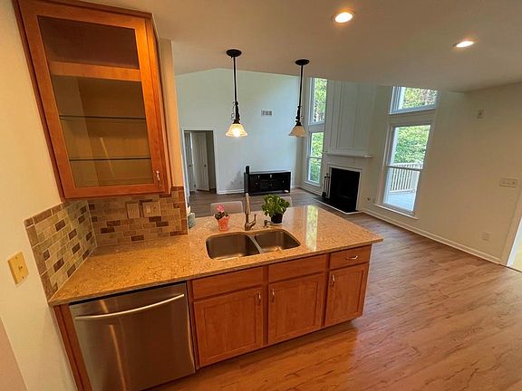 4th image of 13580 Weycroft Cir