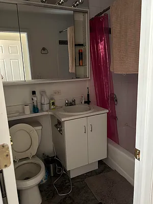 Rented by Batra Group Inc | media 30