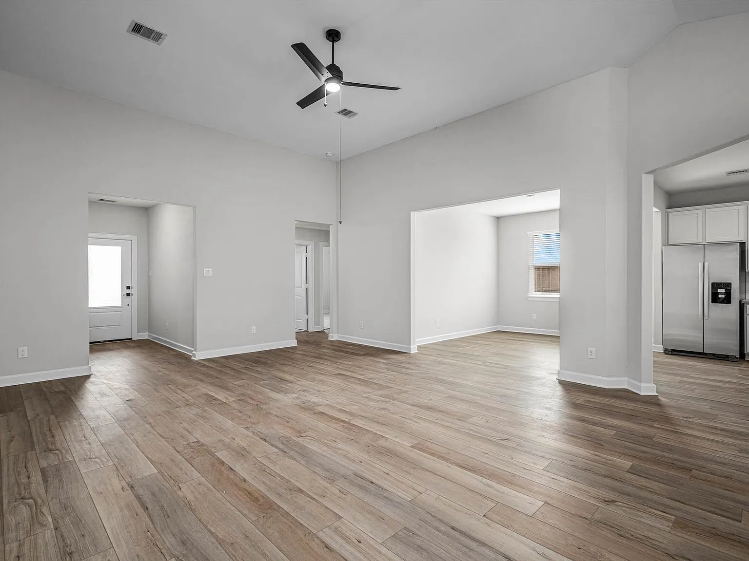 3 bed, 2.0 bath, 1850 sqft, $2,945 — Photo 2