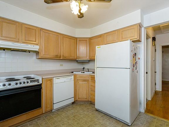 3rd image of 6001 Helen Ave